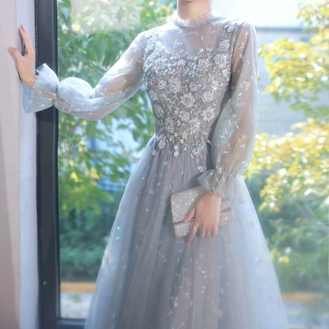 花柄の散りばめられた 美しい 長袖 イブニングドレス?.?
