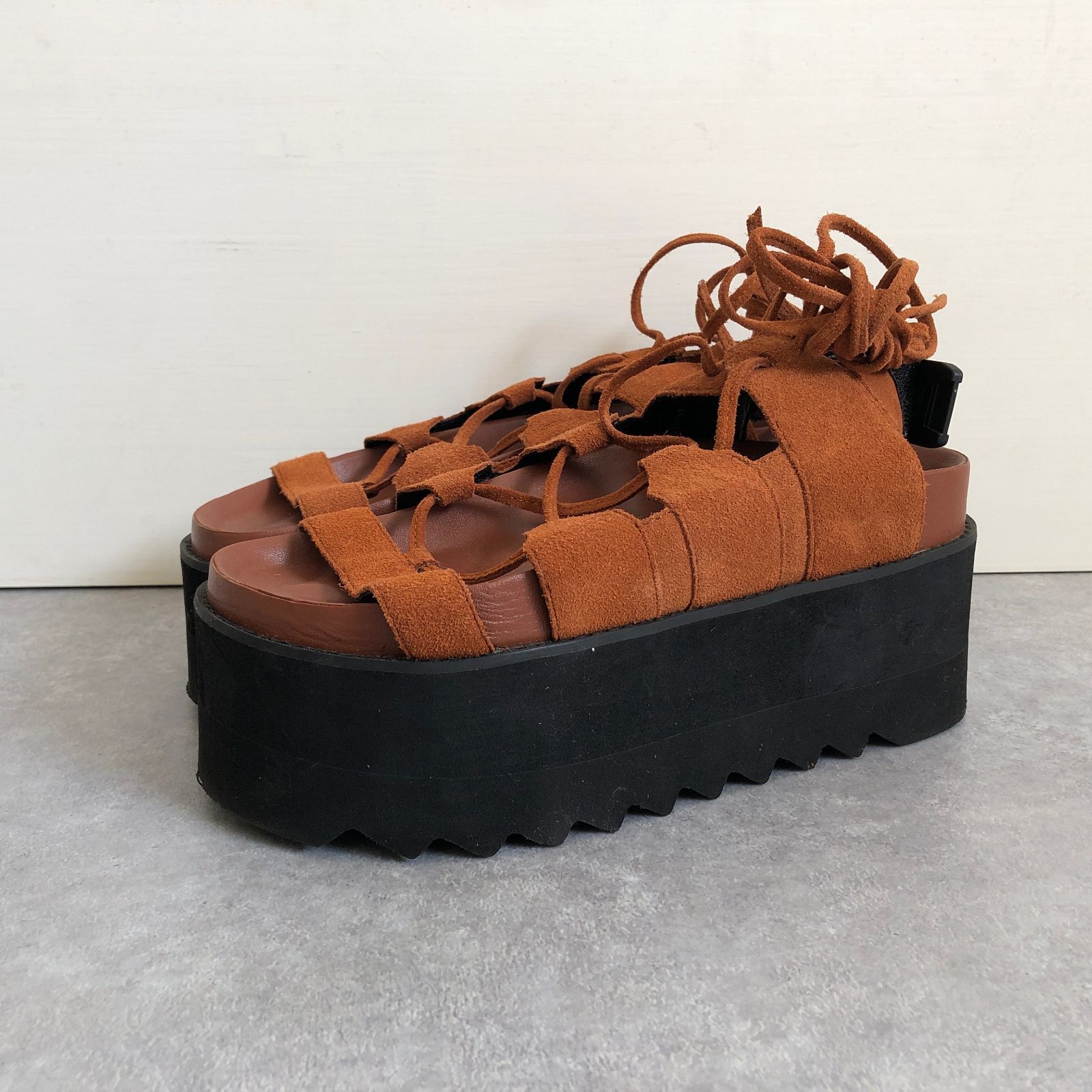 美品 Carnival k3&Co. グラディエーター レザー 厚底サンダル