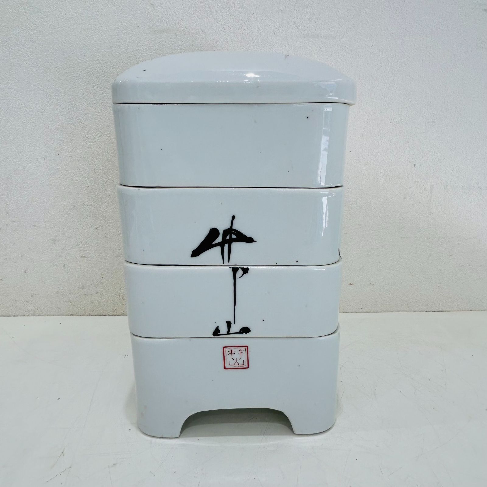 骨董品　大正ロマン　蓋付き四段重　陶器製　金彩松竹梅と旭日鶴飛来 NC1806 昭和レトロ 四段陶器重箱 陶器製 重箱 4段 松竹梅 竹山作