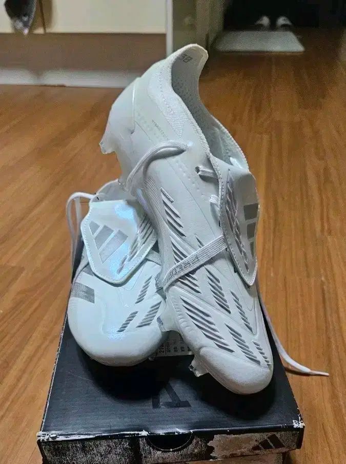 アディダス プレデター エリート FG 250