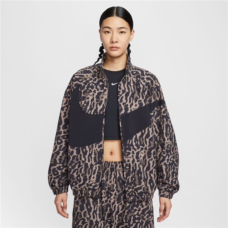 ナイキ ウィンドブレーカー レディース NIKE ウーブン プリンテッドジャケット 裏メッシュ ナイロンジャケット オーバーサイズ アウター アニマル柄 軽量 はっ水 女性 スポーツ|IB7264-010