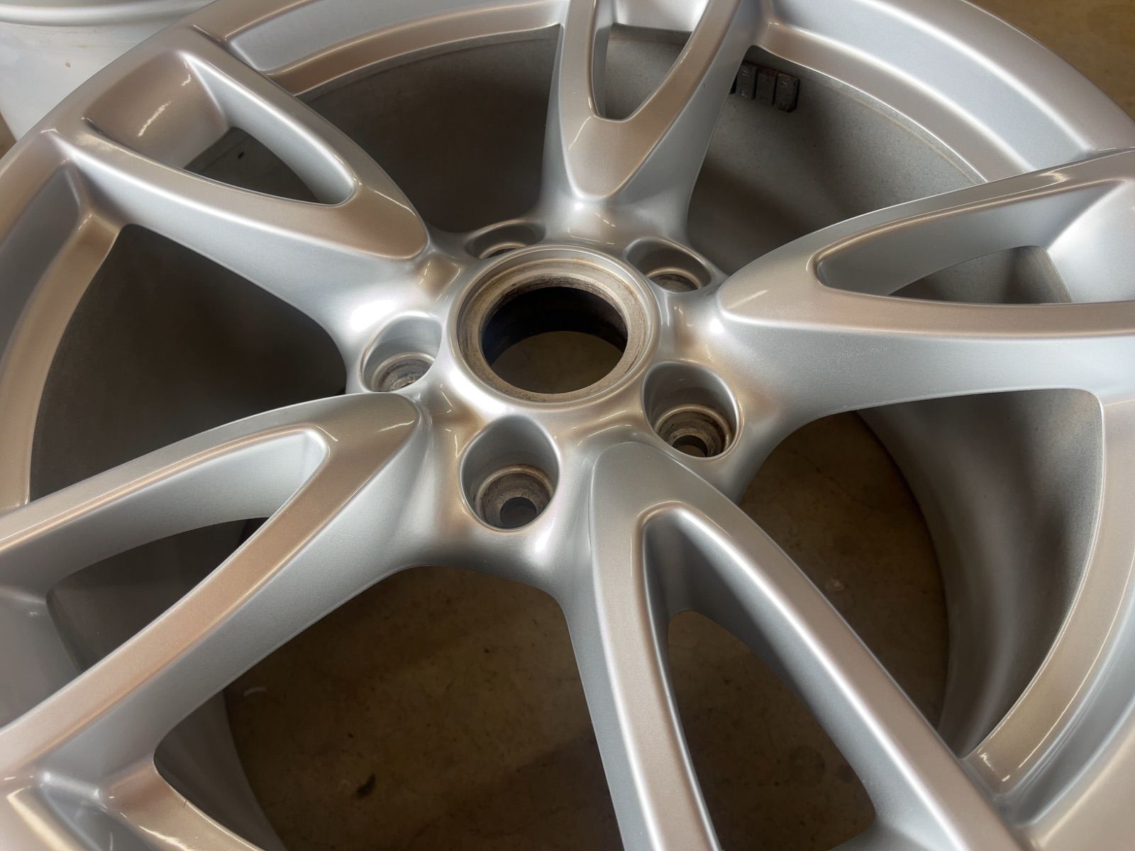 【さらに値下げ】ポルシェ 997後期 カレラ 18インチ純正ホイール ４本　美品 楽天市場】ポルシェ 997（P.C.D（mm）130）（タイヤ・ホイール｜車用品