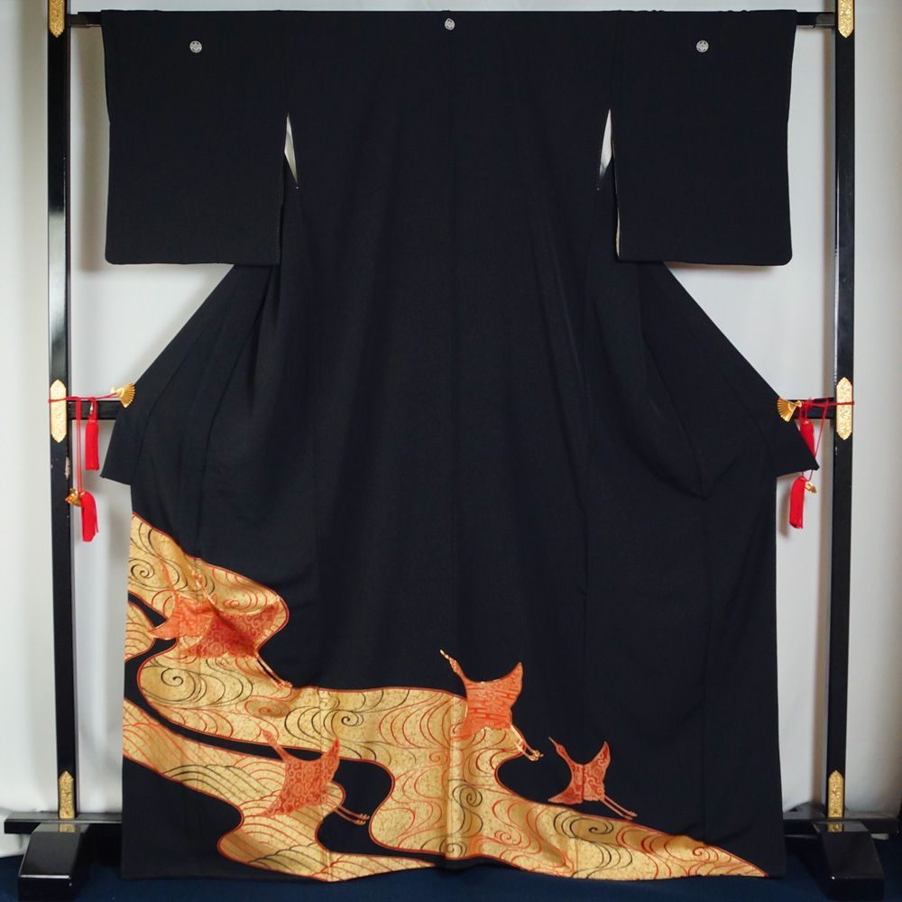 着物セット 黒留袖 袋帯 長襦袢 3点 セット 道長に飛鶴 流水模様 丸に五三の桐紋 五つ紋入り Lサイズ 刺繍 金箔 送料無料 黒留袖 リサイクル着物 黒留袖 黒とめそで 黒留め袖 留め袖 結婚式 留袖 販売 KIN-KAAI_COM