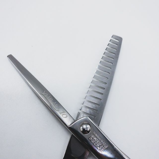 ミズタニシザーズ ミズタニシザーMIZUTANI SCISSORS】ACRO YURAGI10ユラギ メガネ シザー セニング 美容ハサミ すきばさみ  美容師 理容師 約35～40% 右利き 6インチ 中古 sc1251 - メルカリ