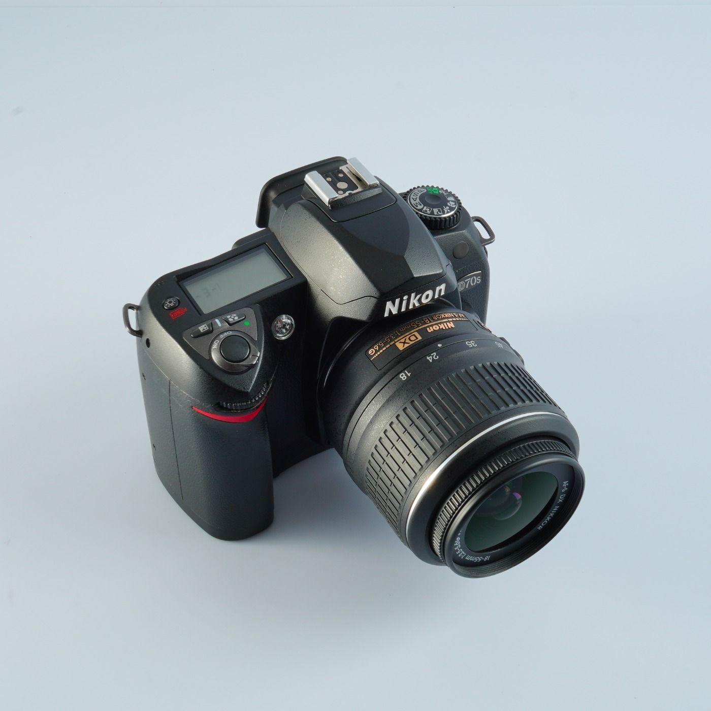 Nikon ニコン D70s + AF‑S DX Zoom Nikkor 18‑55mm F/3.5‑5.6 G ED 