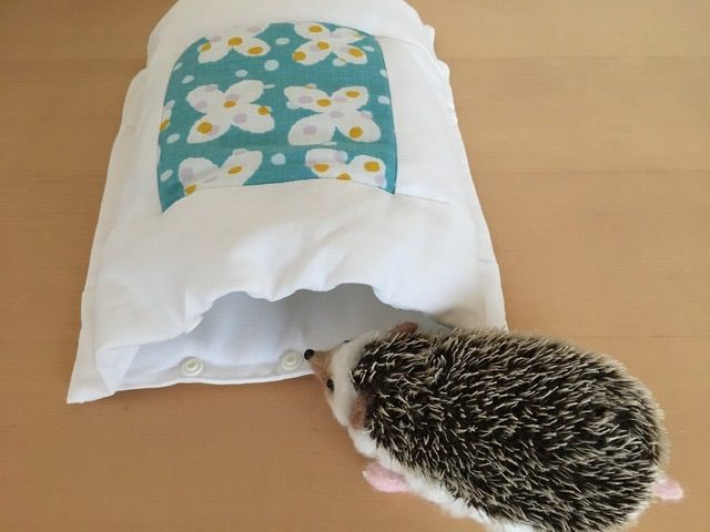 ハリネズミ 布団 おふとんねる 寝袋 タラちゃん 水色 ちょうちょ