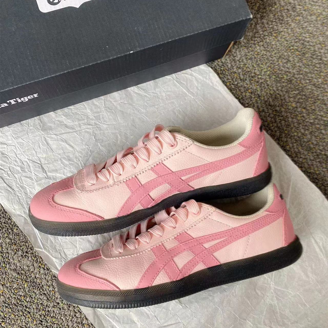 新品未使用 箱付 オニツカタイガー onitsuka tokuten ピンク - メルカリ