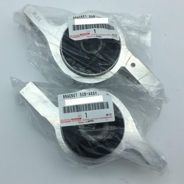 レクサス純正新品GS-F RC-F ロアコントロールアーム ブッシュブラケット 左右 セット