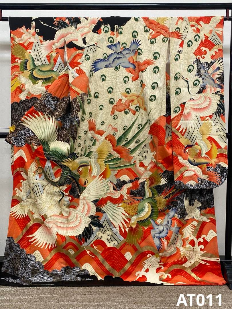 アンティーク 振袖 金駒 金彩 銀彩 孔雀 正絹 身丈170cm 紋付 アンティーク 振袖 金駒 金彩 銀彩 孔雀 正絹 身丈170cm 紋付 - メルカリ