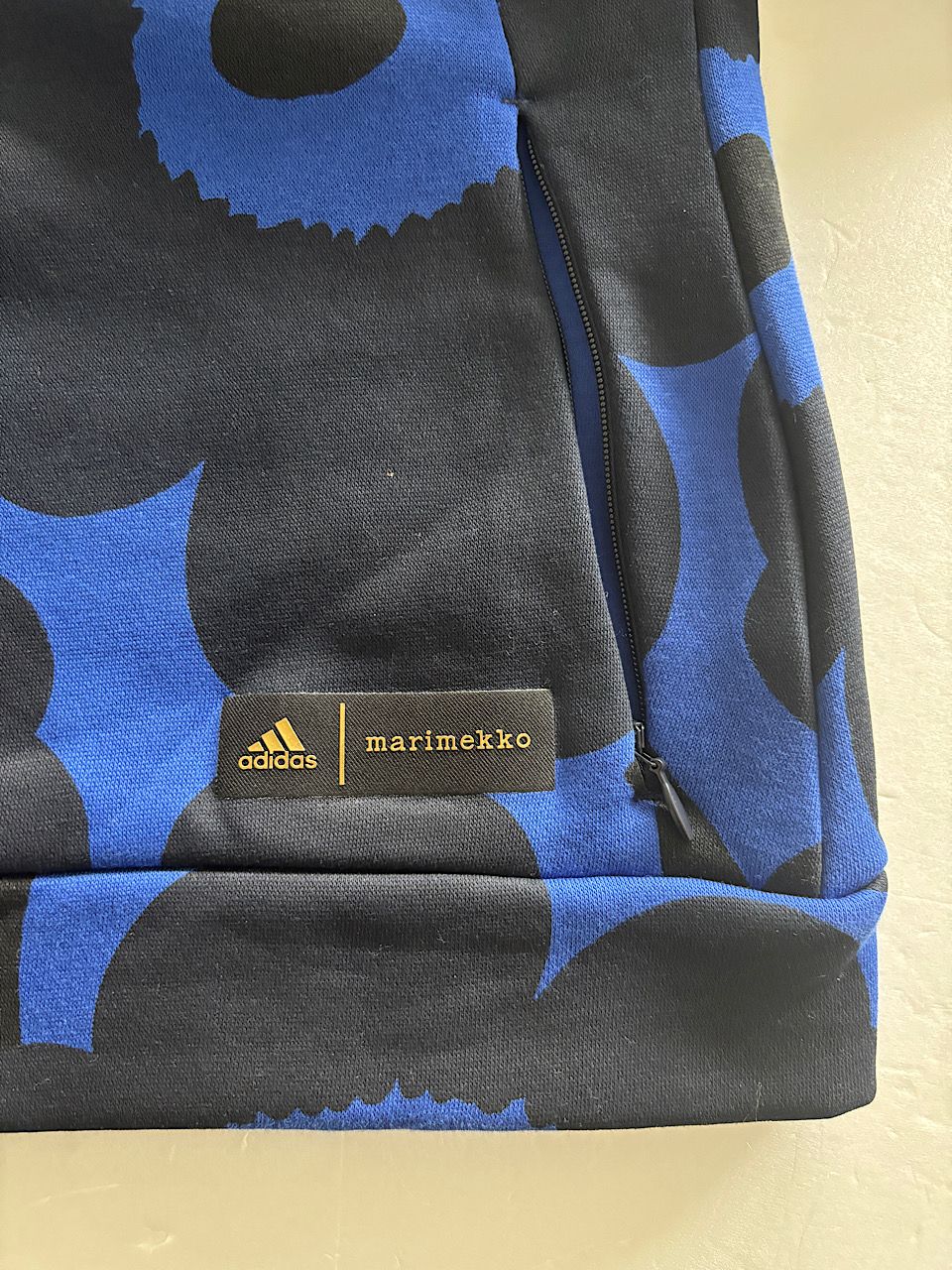 マリメッコ×アディダス トラックジャケット サイズXL ボールドブルー 北欧】adidas x marimekko トラックジャケット サイズXL - メルカリ