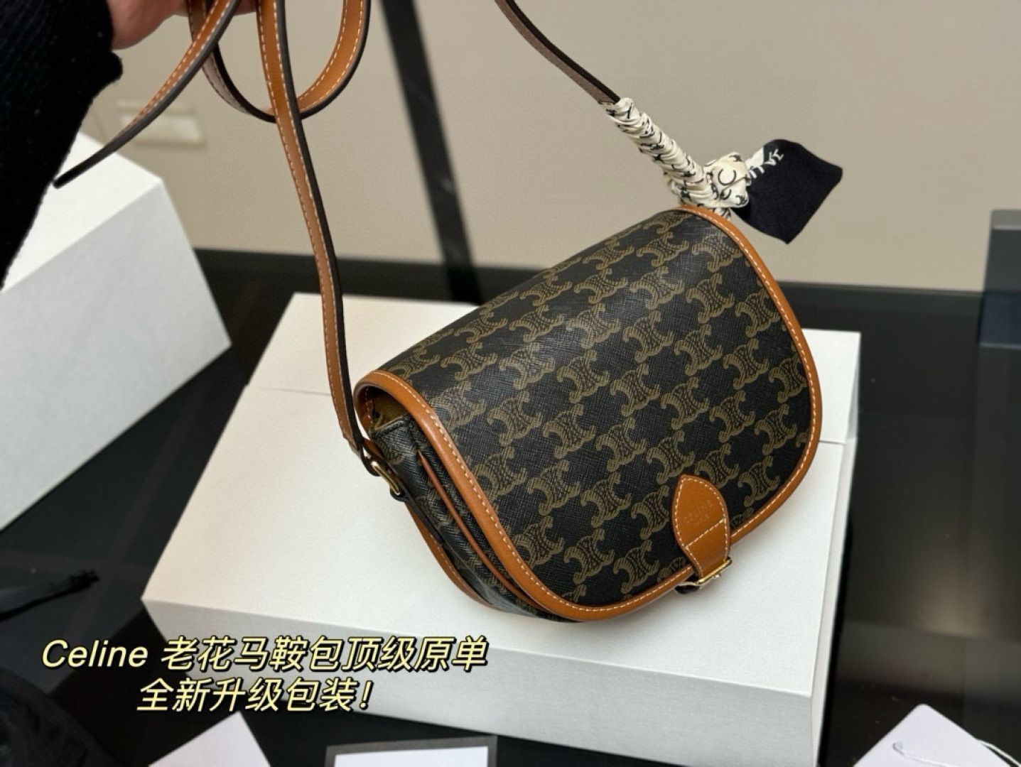 １着でも送料無料 Celine] サドルバッグ モノグラムデザイン - ギフトボックス付き トップス