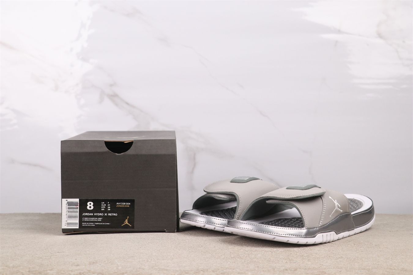 新品大人気【今日特価】エアジョーダン 11 AA1336-004 クールグレー スリッパ-MM輸入 ゴムスニーカー