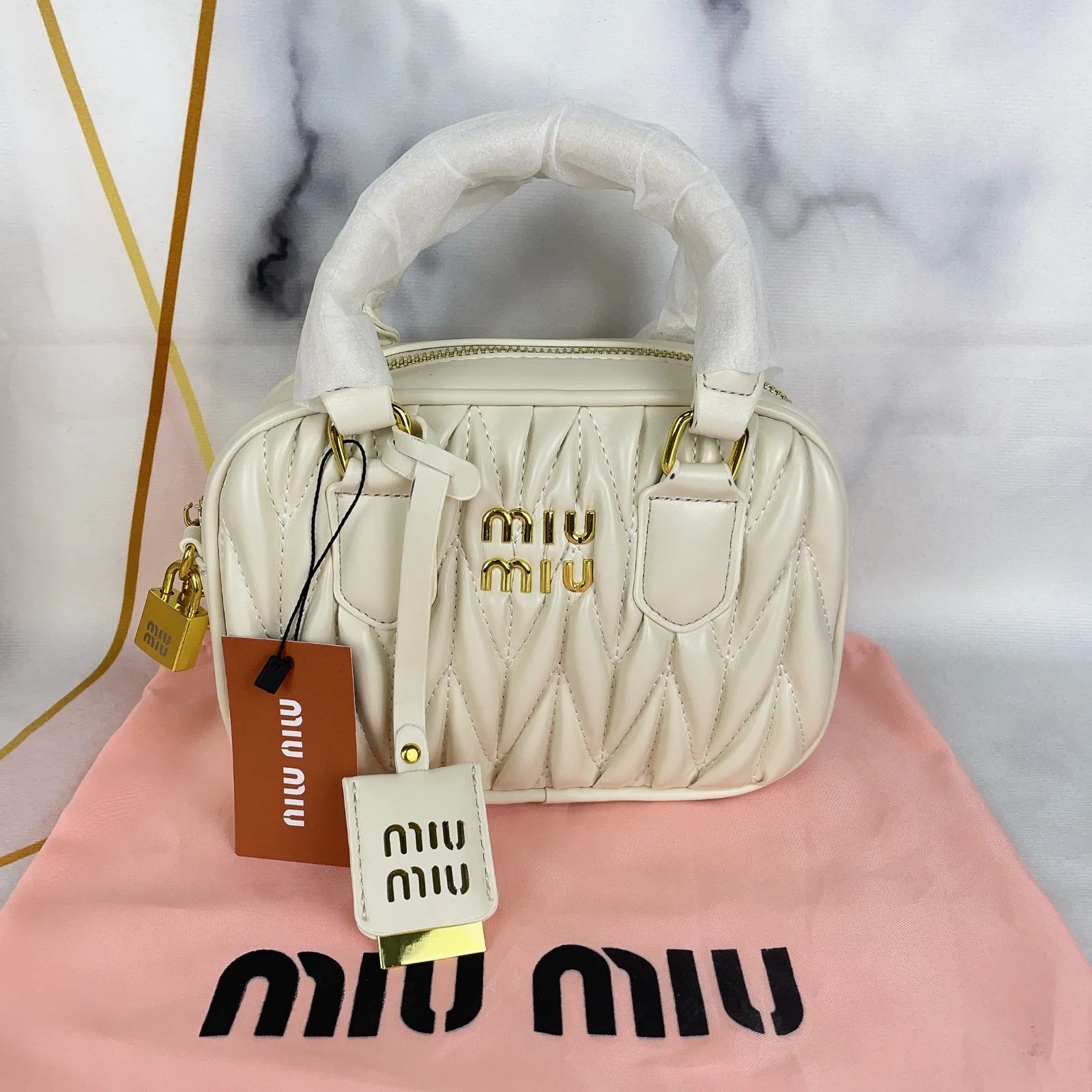 新品未使用 MIU MIU ミュウミュウボウリングバッグ ハンドバッグ