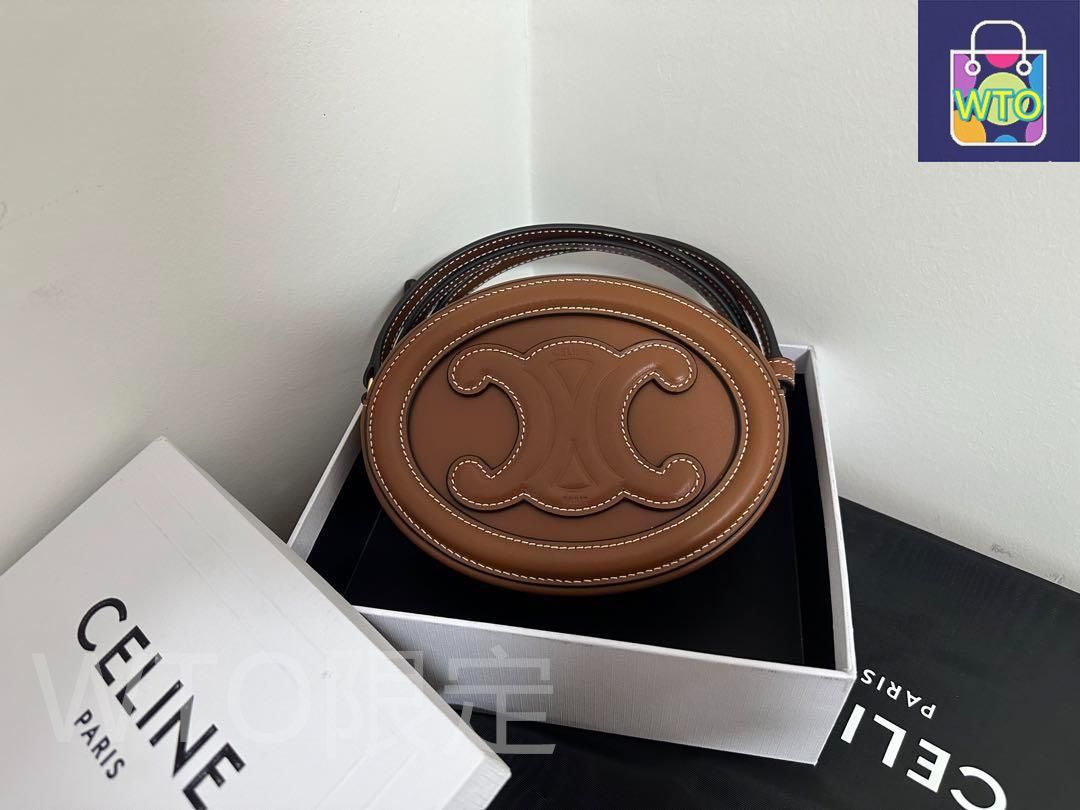 CELINE ミニトリオンフ シャイニーカーフスキン ショルダーバッグ