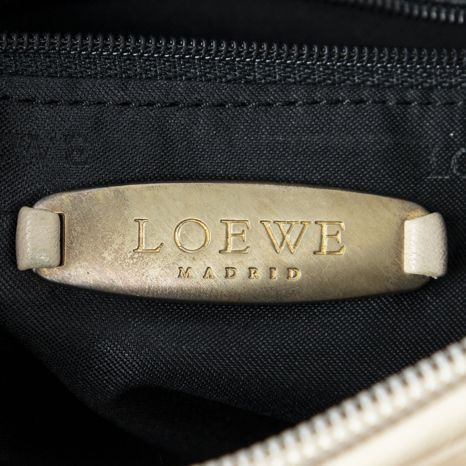 ロエベアナグラムジップトップハンドルベージュスムースカーフスキンレザーAB