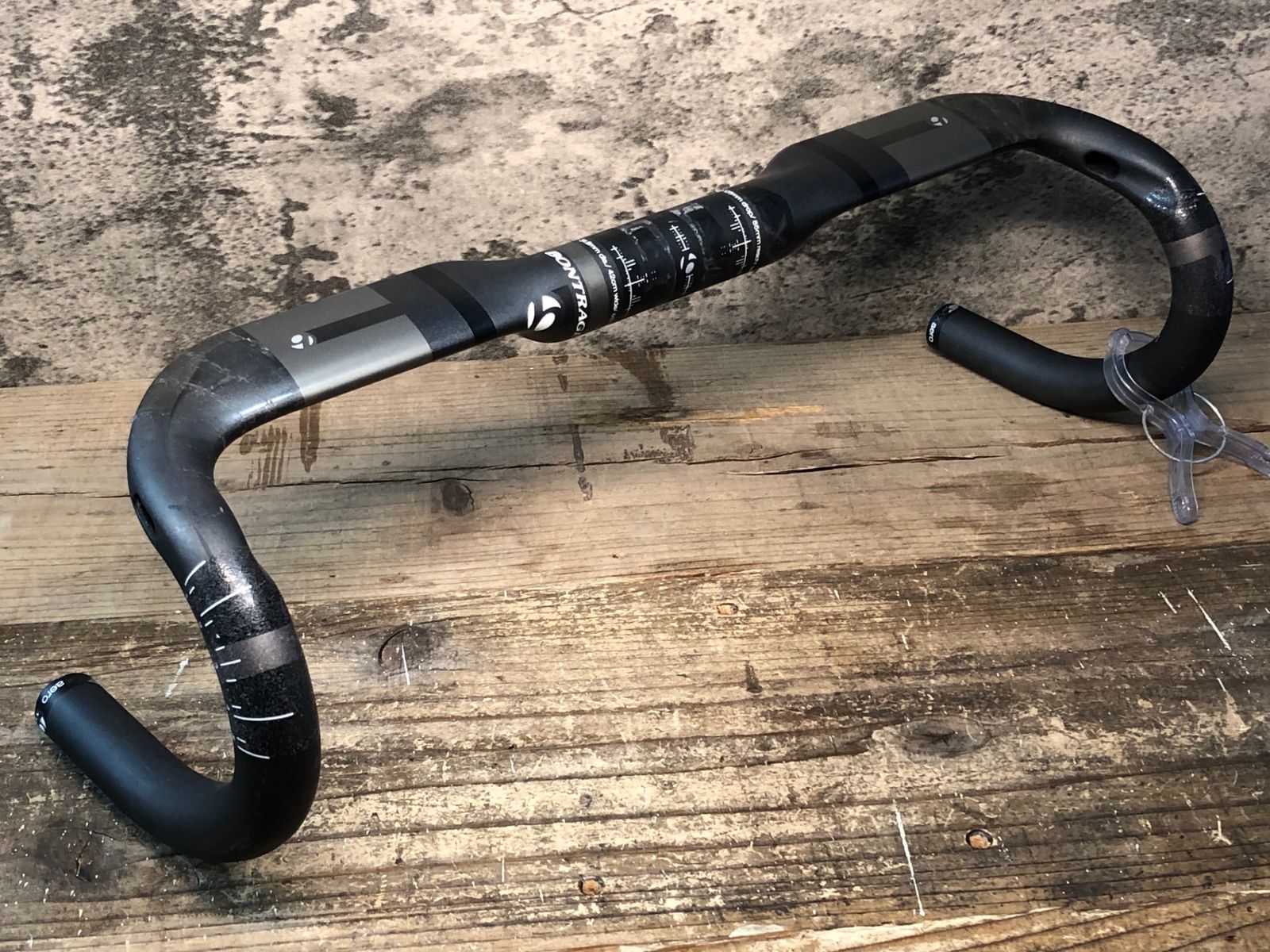 Bontrager XXX OCLV Carbon 一体型ハンドル 420mm-ヴァレンティノ