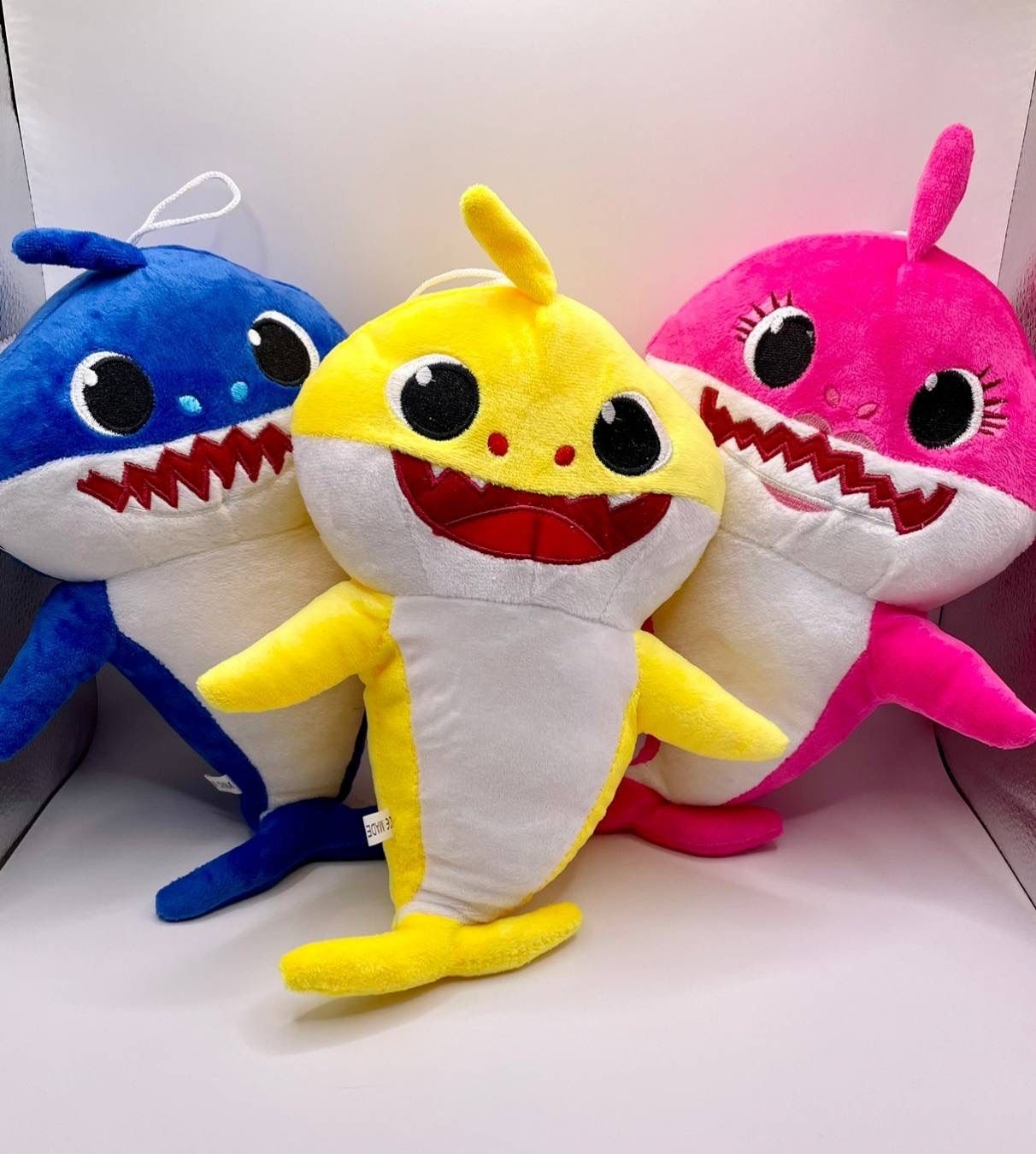 ベイビーシャークBaby Shark ぬいぐるみ - メルカリ