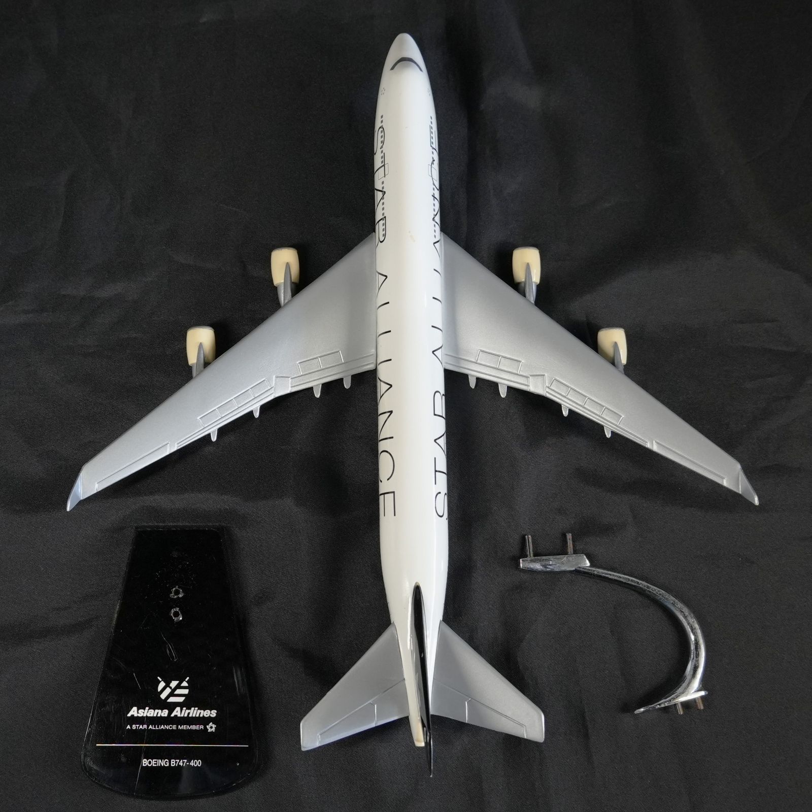 B747-400　1/200 航空機模型　旅客機 LED組込 B 747-400 JAL 1/200 旅客機プラモデル HASEGAWA - YouTube
