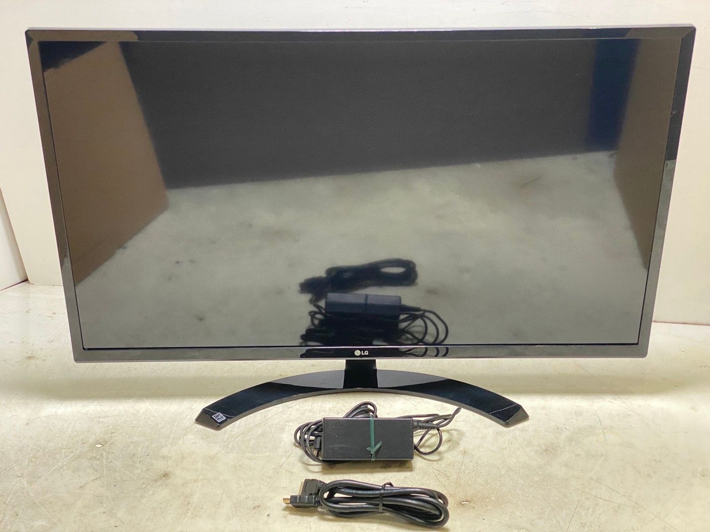 横浜発LGモニター31.5インチ/フルHD/IPS/HDMI端子付 横浜発LGモニター31.5インチ/フルHD/IPS/HDMI端子付