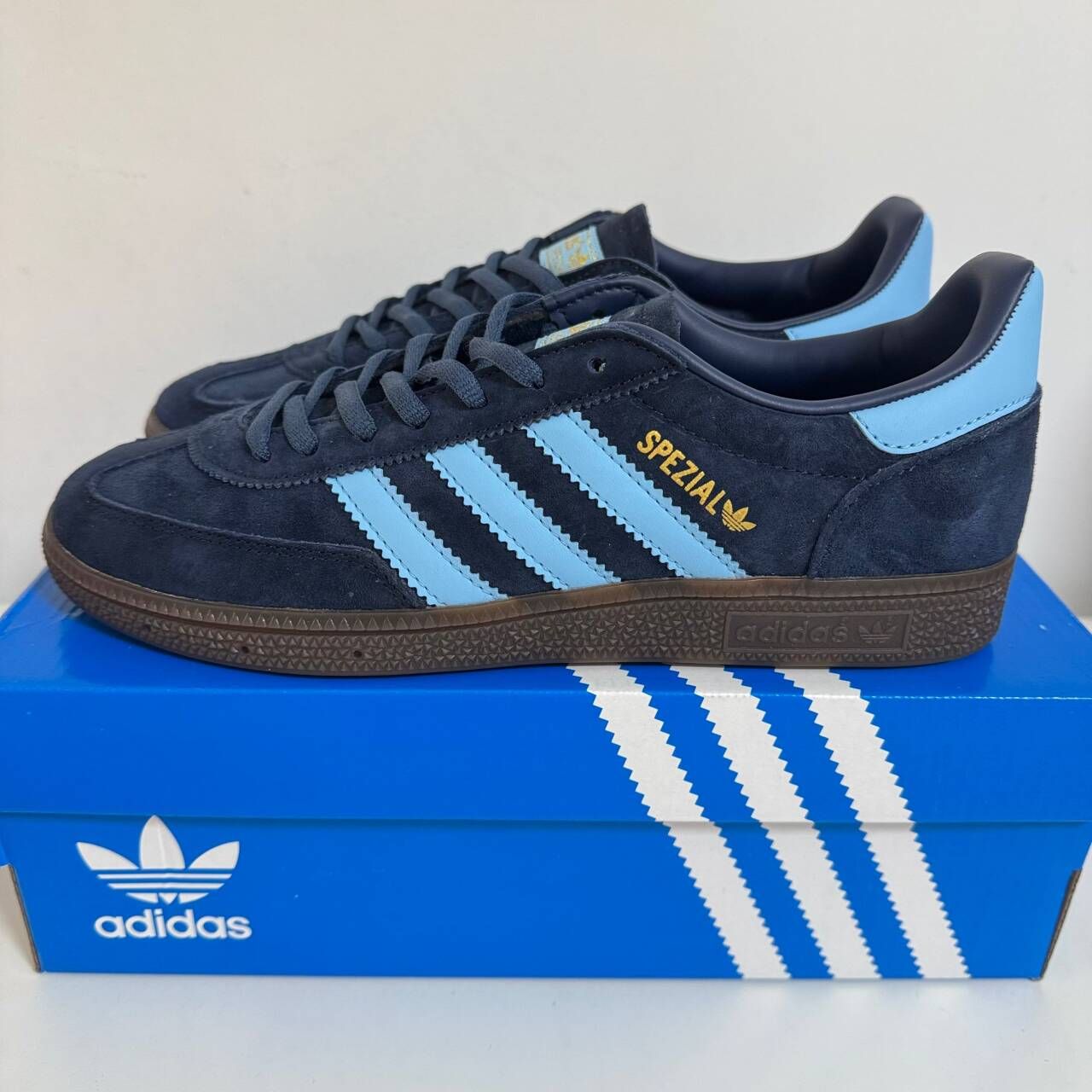 ローカットスニーカー