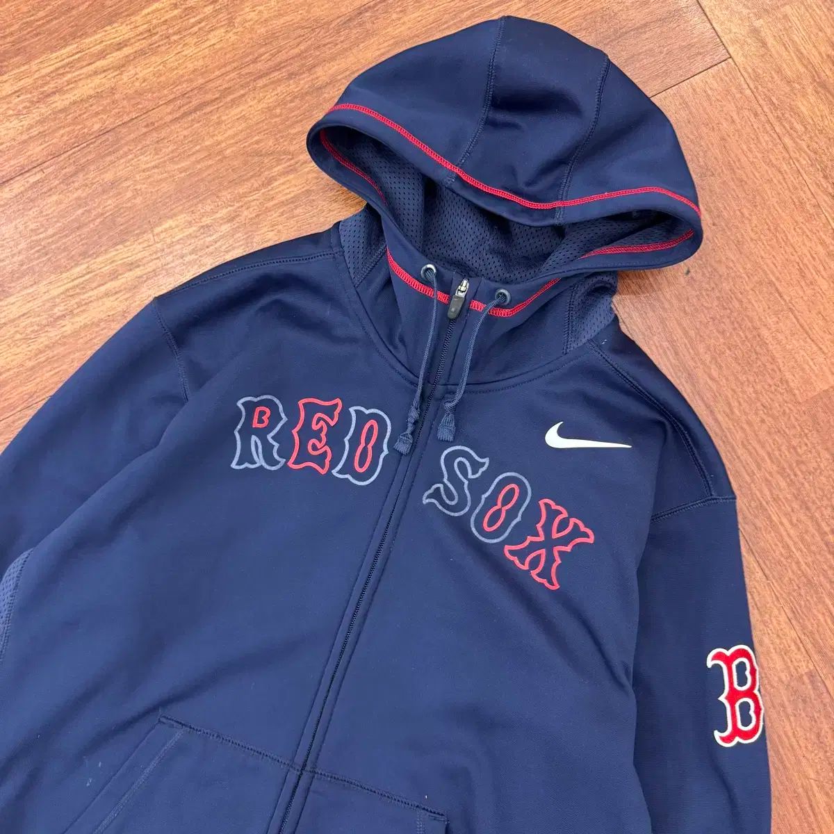 100 NIKE