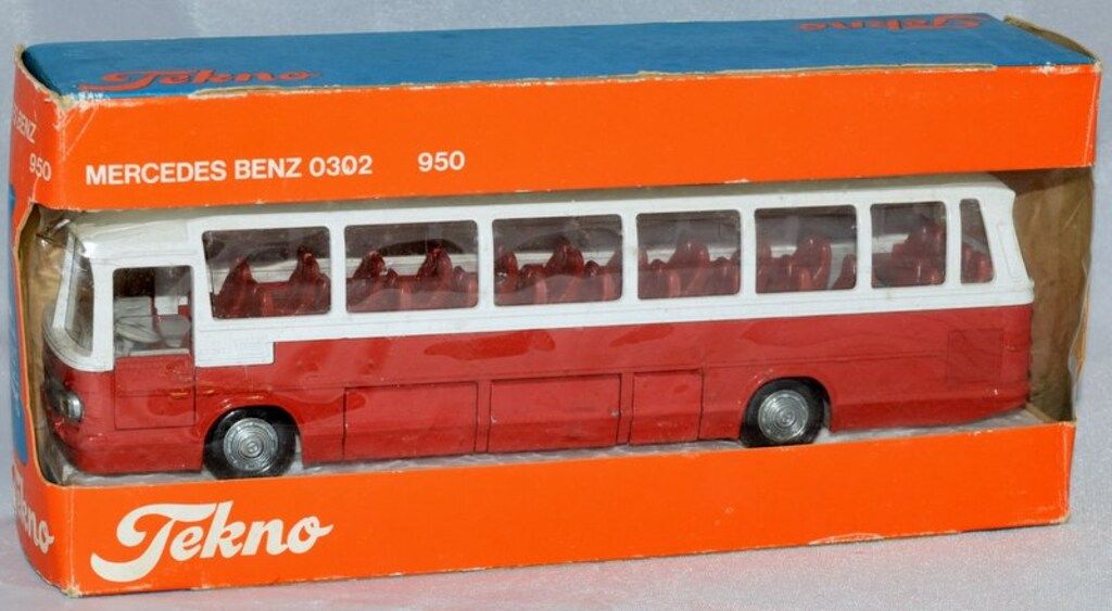 TEKNO Mercedes Benz 0302 Bus (1972) レッド/ベージュ 950