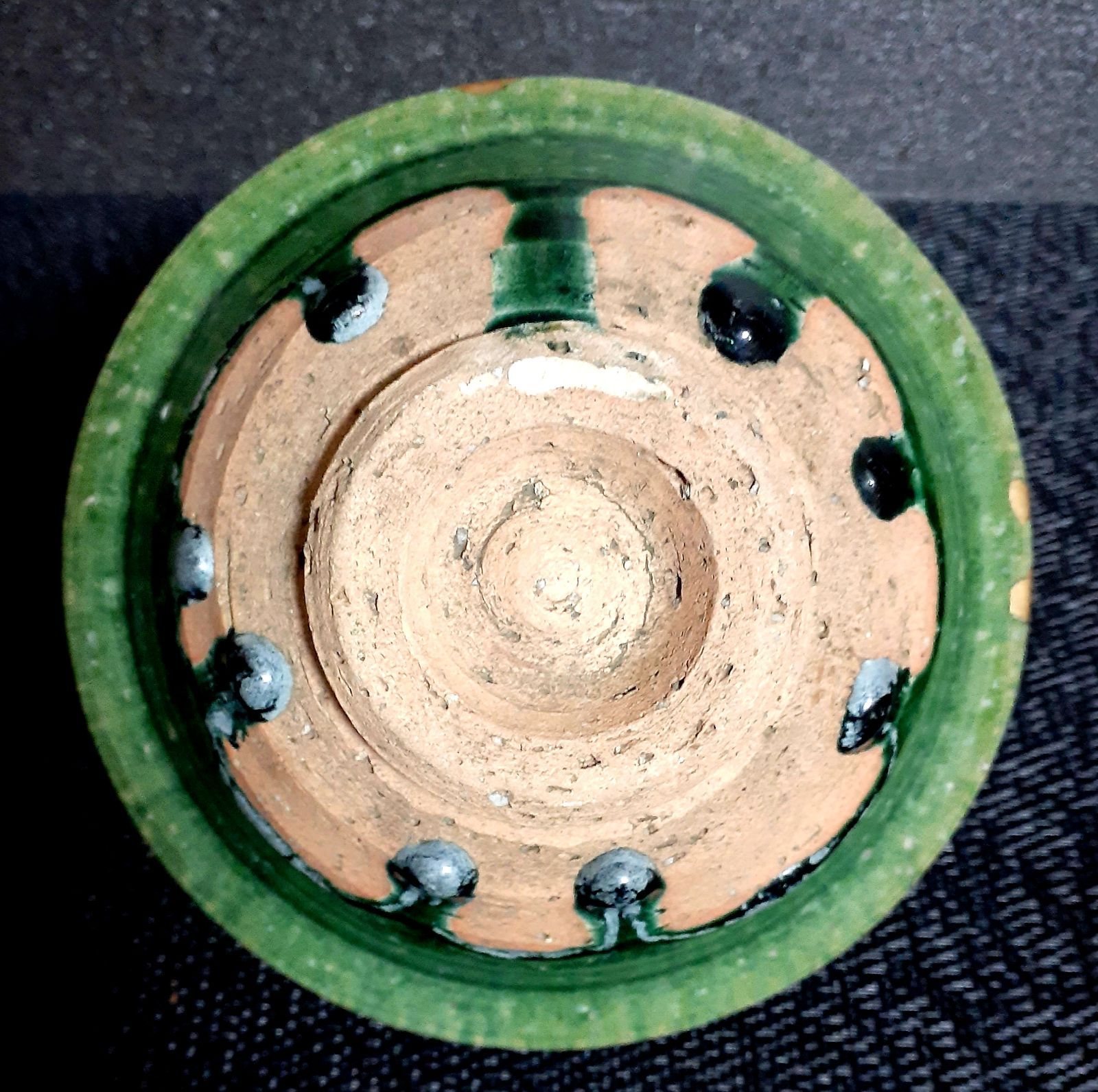 中国古美術 中国古陶磁器 古玩 漢時代 緑釉 兜形 鉢 碗 【抜群の銀化の 