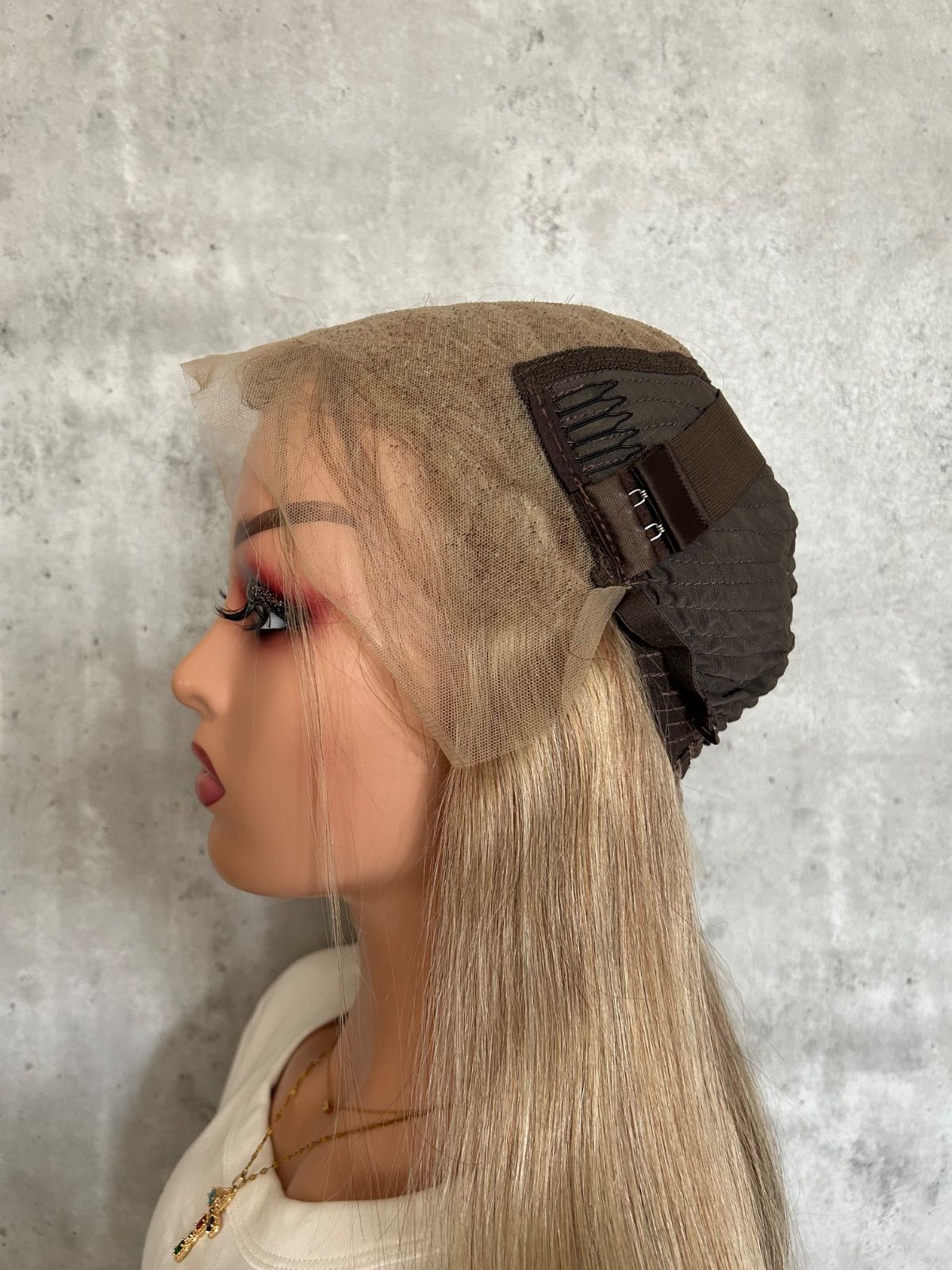 アッシュブロンド｜自然なもみあげ