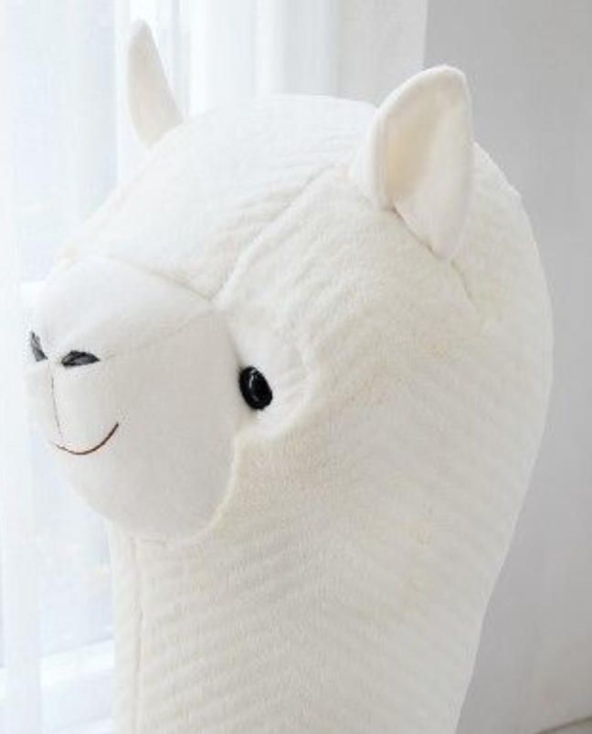 アルパカモデルのぬいぐるみスツール 椅子 かわいい おしゃれ お洒落 木製 インテリア 家具 リラックスタイム 癒し リビングルーム 贈り物 MARWIL-DEMENAGEMENTS_CH