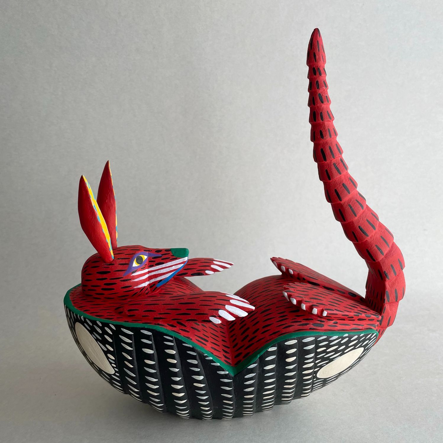 アレブリヘス メキシコ工芸品【赤いアルマジロ】サイズ大⭐️ - メルカリ