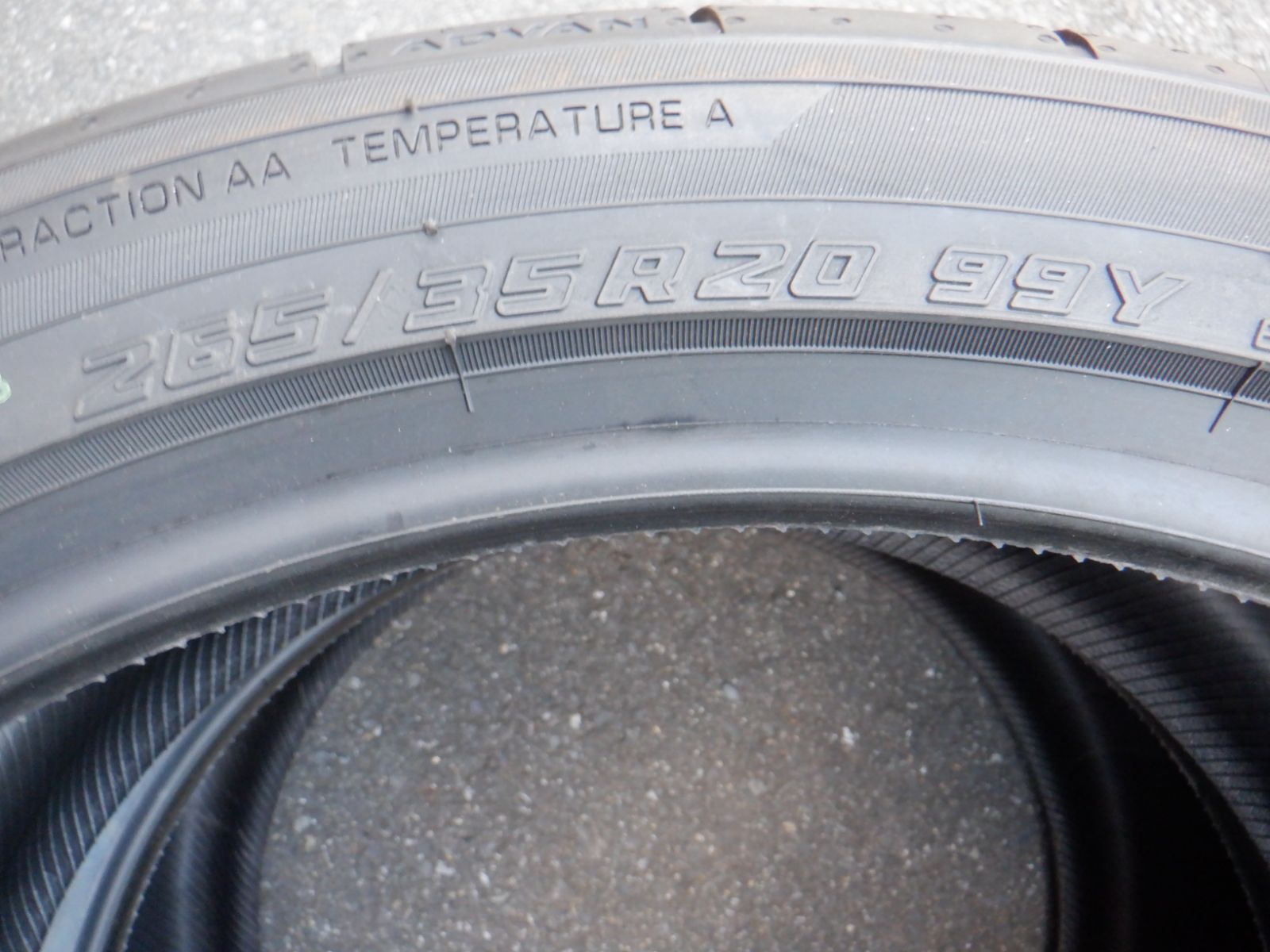 ♥品 ２６５|３５R２０ ヨコハマ アドバンAPEX V601 ２本 2025年製 インポートカーなどに FFCRYSTALESIA_COM