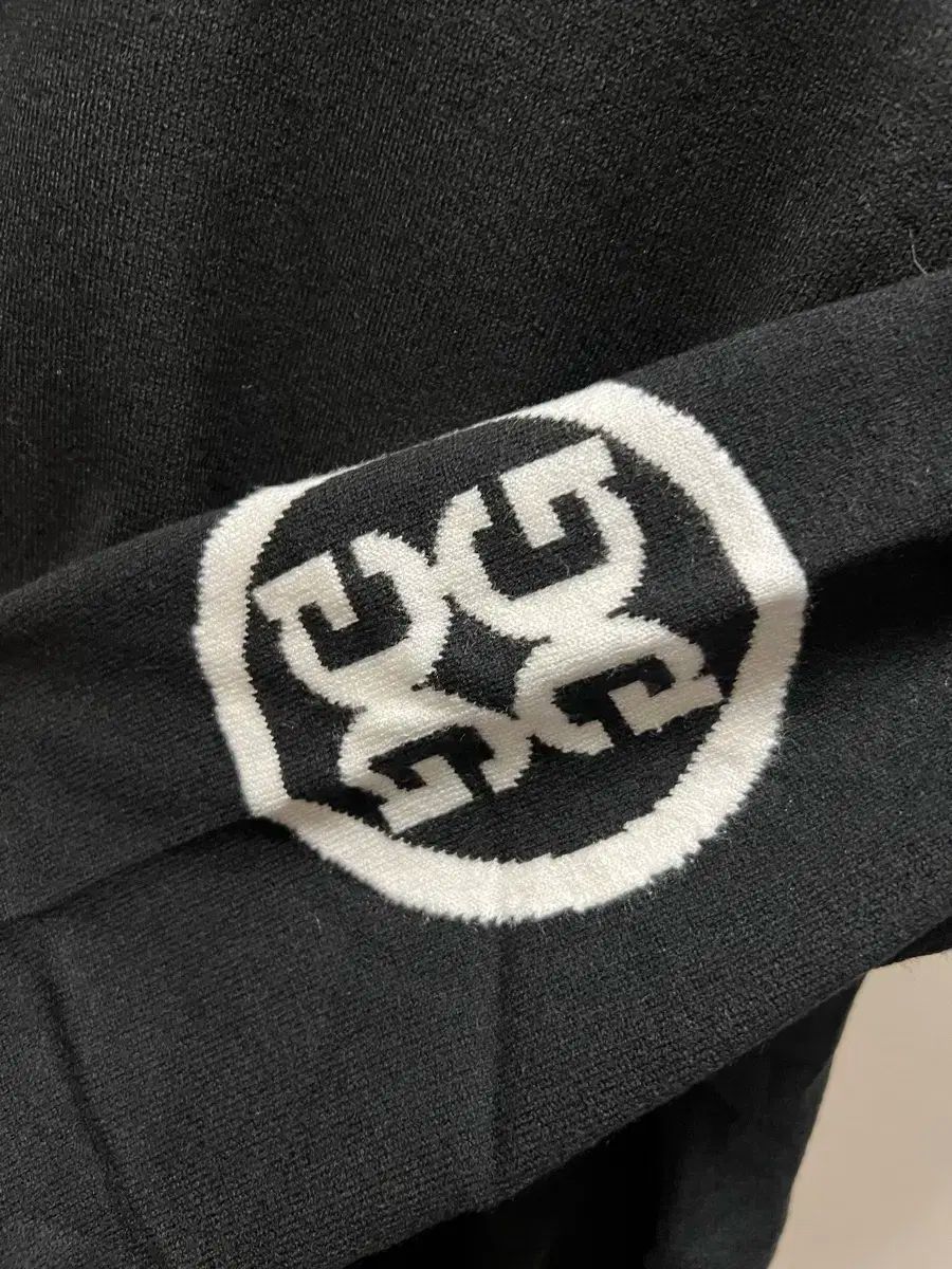 モックネックニット