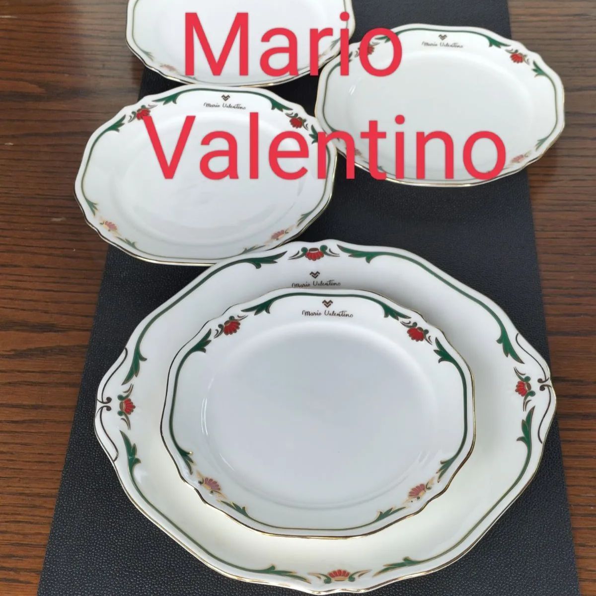 お皿　マリオバレンタィノ白磁赤華冠お皿セット　新品未使用