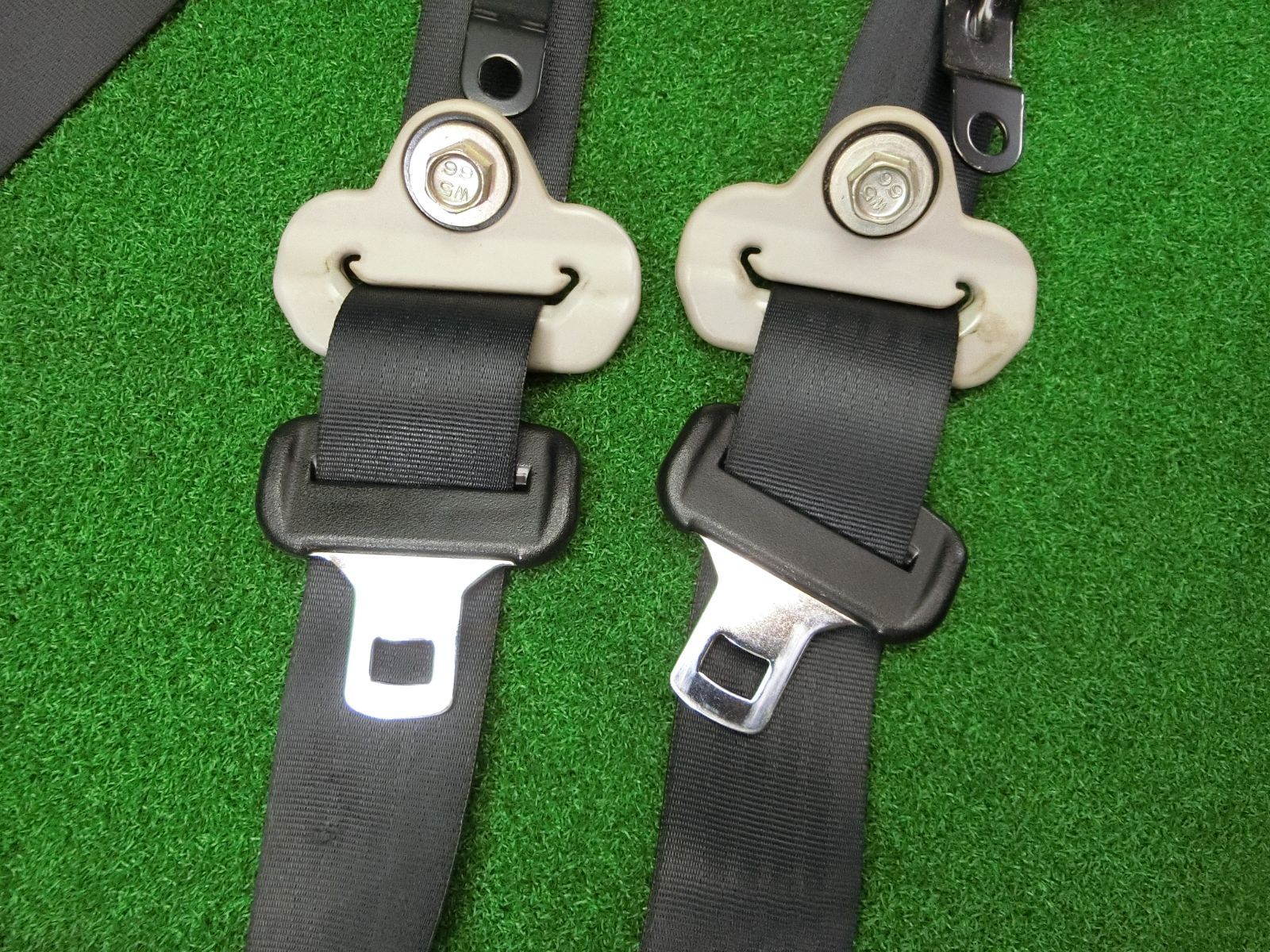 11613 スズキ ワゴンR MH23S フロント シートベルト 左右セット キャッチ 84920-70K1 84940-70K0