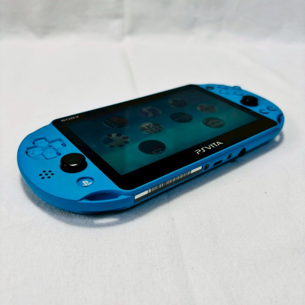 SONY PS Vita 本体 32GB純正メモリーカード＆専用充電台付き