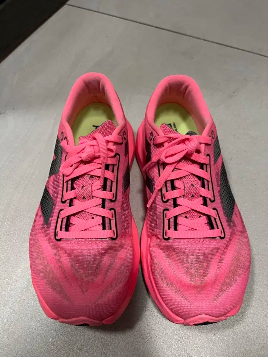 ニューバランス フューエルセル レベルV4 D 240