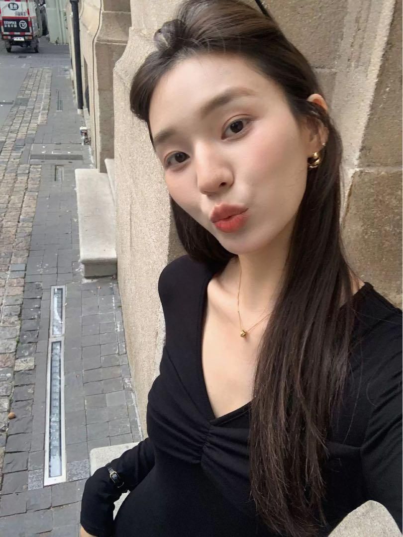 春コーデ ロングVネックワンピース