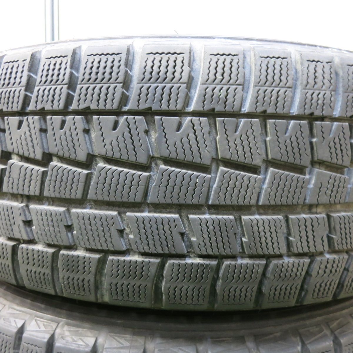 バリ溝！9.5分☆スタッドレス 215/60R17 ダンロップ ウインター 