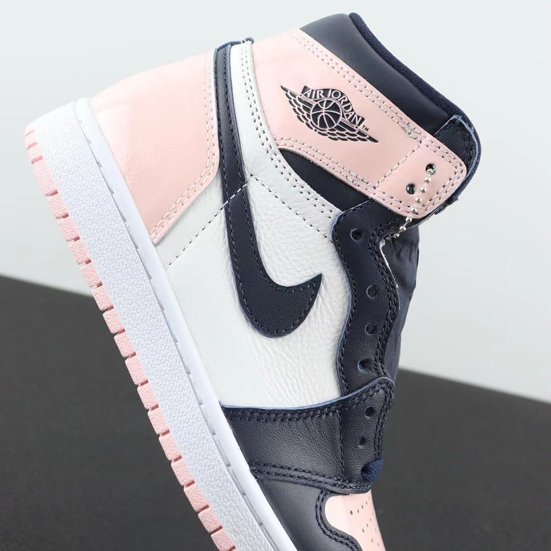 NIKE WMNS AIR JORDAN 1 RETRO HIGH OG SE 