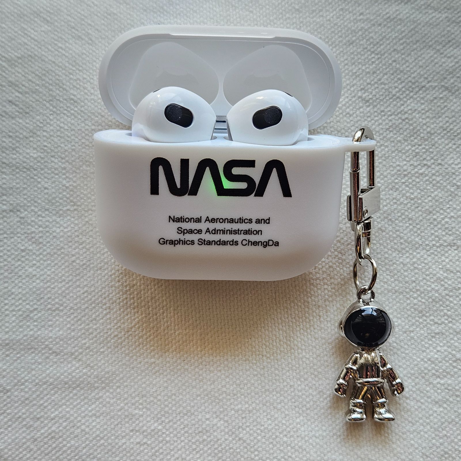 【3点セット】AirPods本体 ブラック AHAStyle AirPods 第三世代 イヤーピース フック 3セット イヤホン