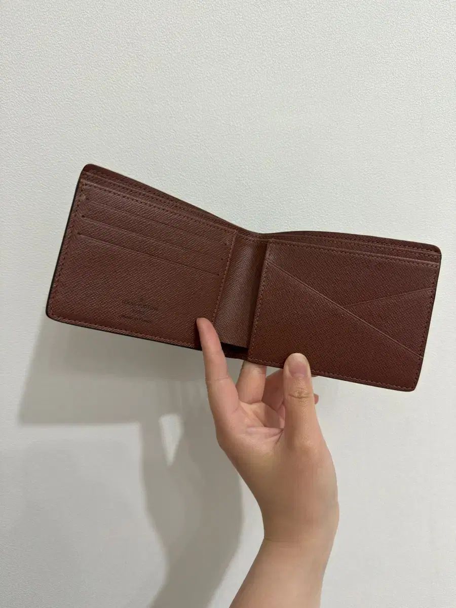 二つ折り財布