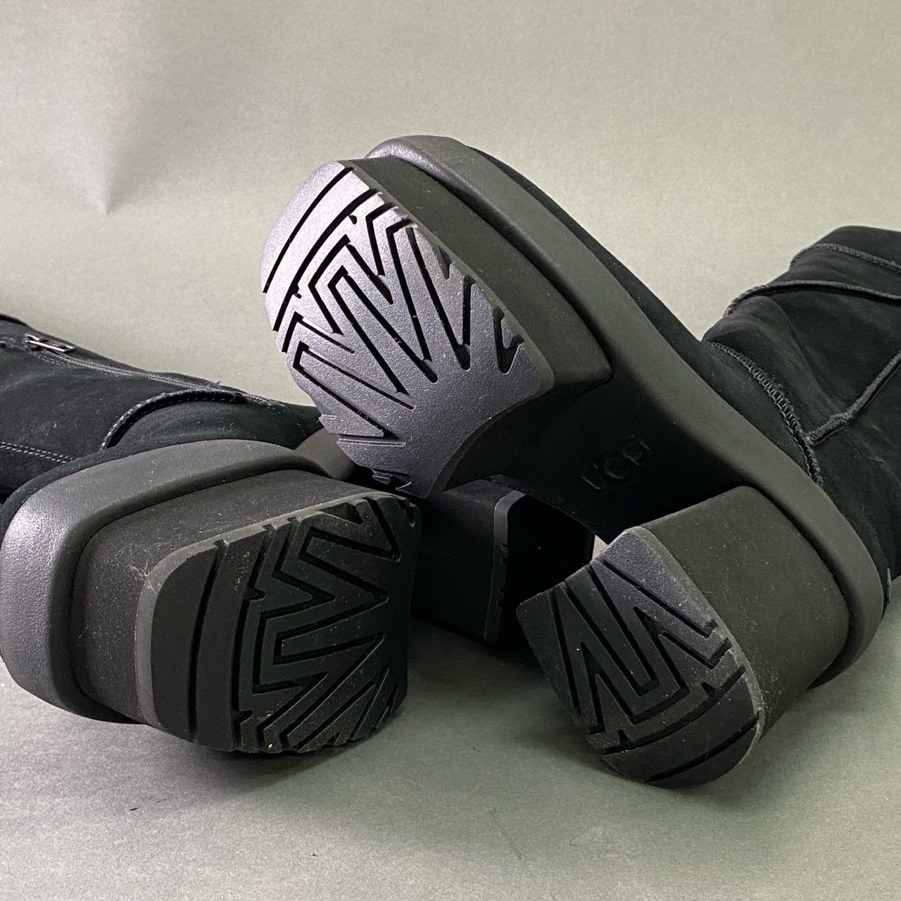 UGG ブラック ニーハイロングブーツ　サイズ8 UGG ブラック ニーハイロングブーツ サイズ8 ニーハイ 黒