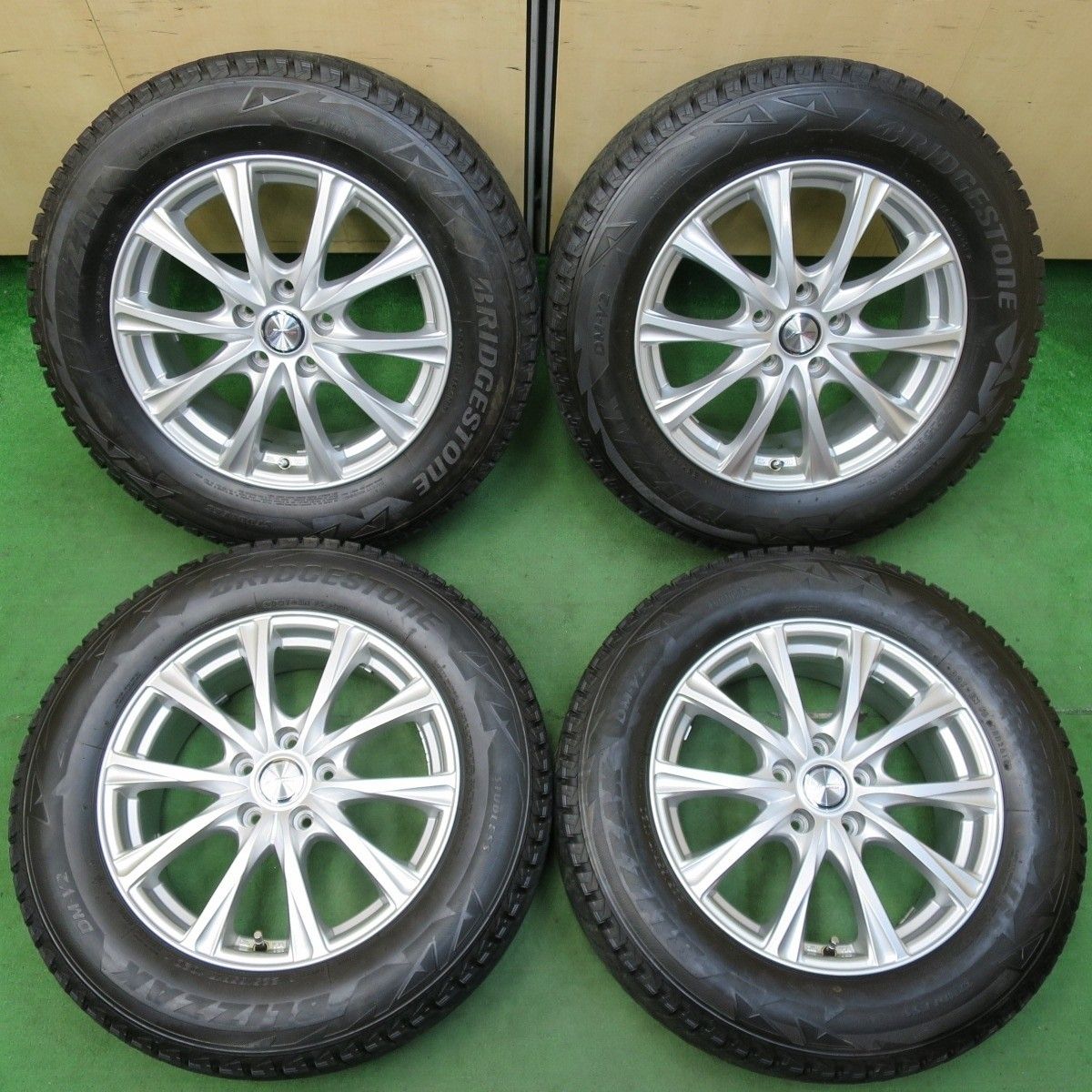 225/65R17 ブリヂストン バリ溝 スタッドレス バリ溝！キレイ！8.5分☆スタッドレス 225/65R17 ブリヂストン