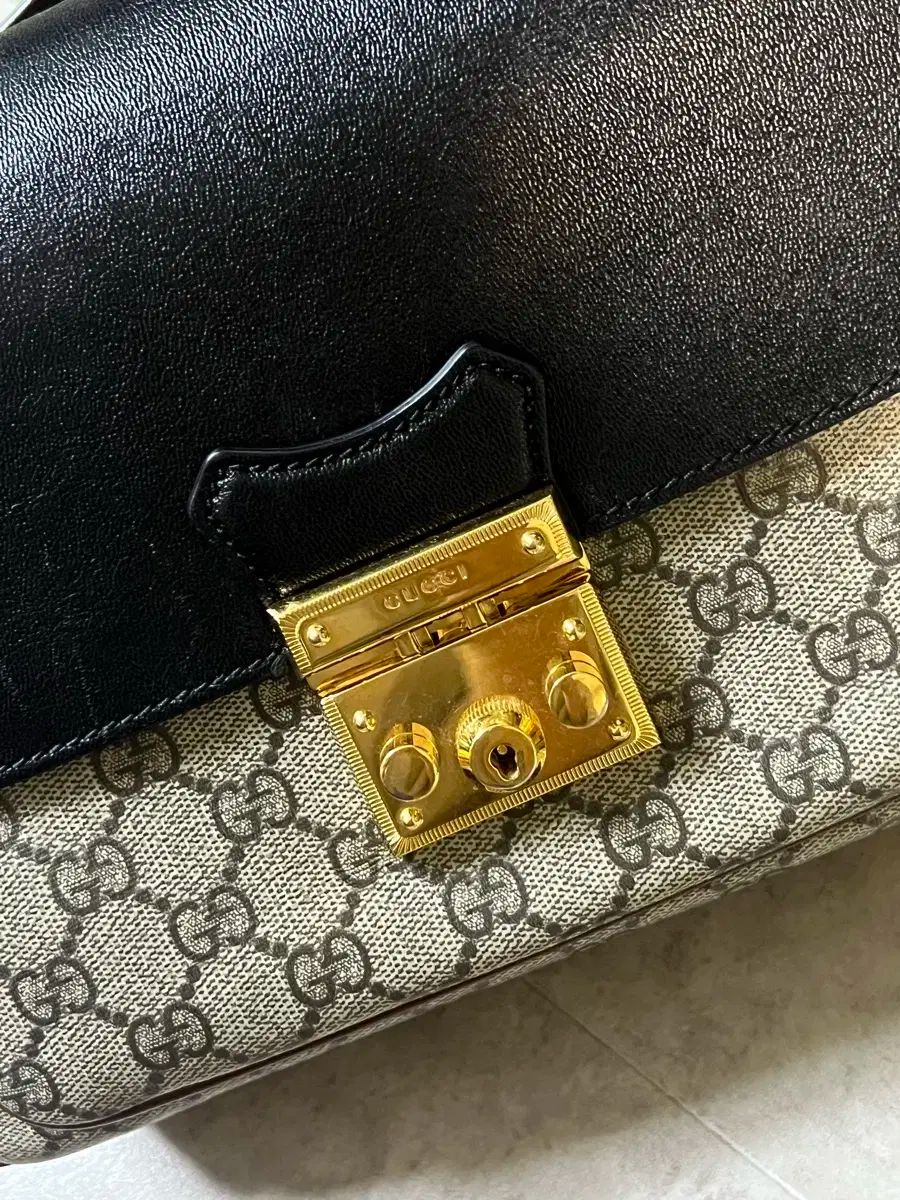 ショルダーバッグ