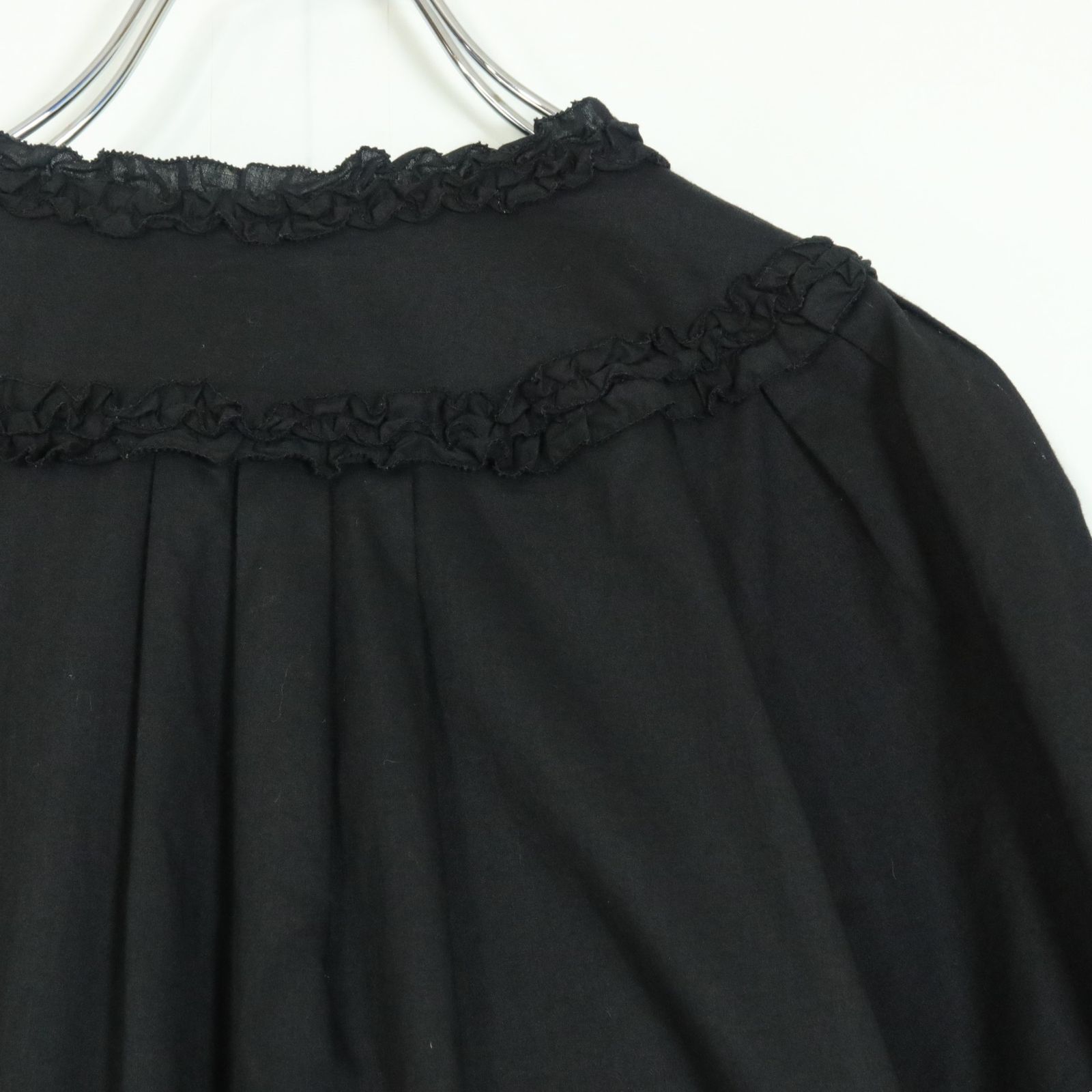 売れ筋商品|||ピンクハウス★たくし上げリボン♪タック使いブラウス 綿ローン 黒系 前開き ロゴ刺繍&フリルいっぱい♪無地 z13913 ピンクハウス☆たくし上げリボン♪タック使いブラウス 綿ローン