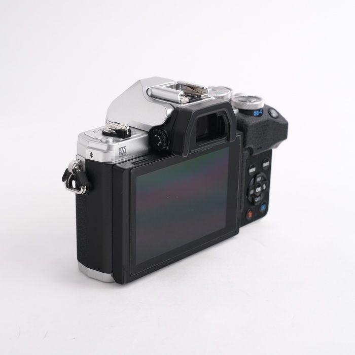 オリンパス OLYMPUS OM-D E-M10 IV 4 ボディ シルバー