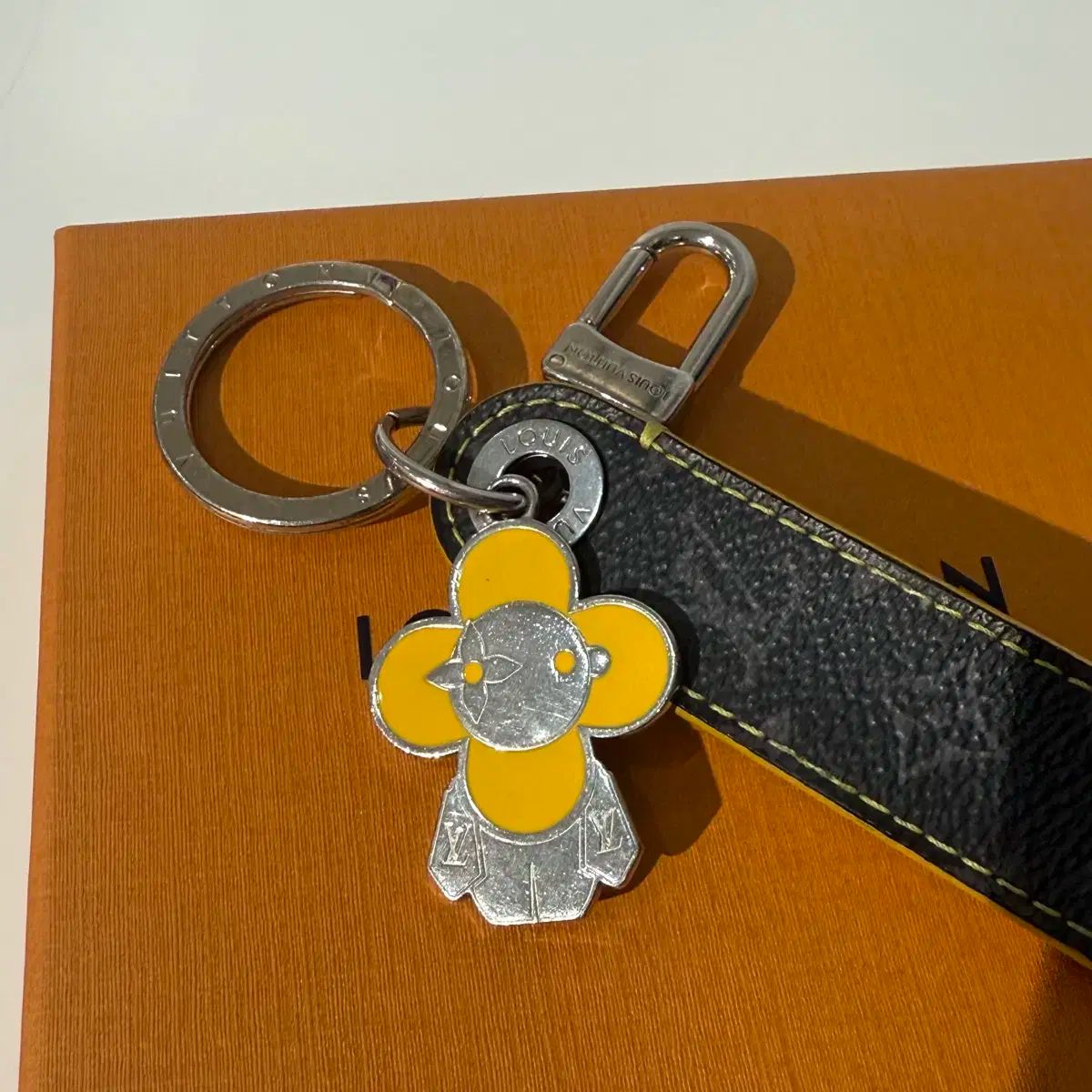 ルイヴィトン モノグラム エクリプス ドラゴンヌ キーホルダー