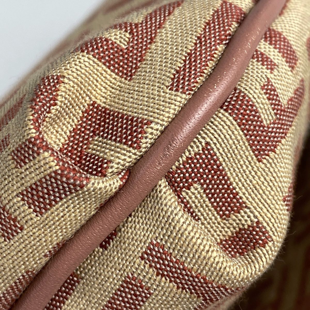 フェンディ FENDI ズッキーノ柄 ショルダーバッグ 斜め掛け