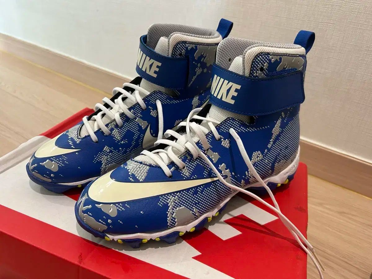 NIKE ナイキ サベージ シャーク サッカーシューズ 220mm