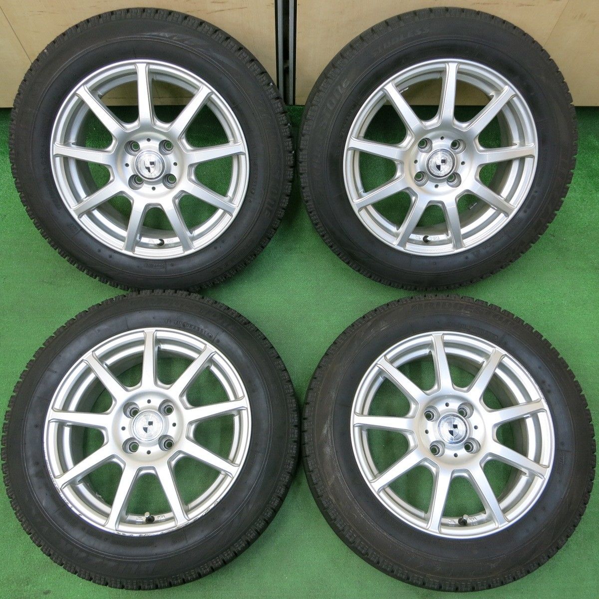 *送料無料* バリ溝！ほぼ10分スタッドレス 175/65R15 ブリヂストン ブリザック VRX GMach 15インチ PCD100/4H4051709イス